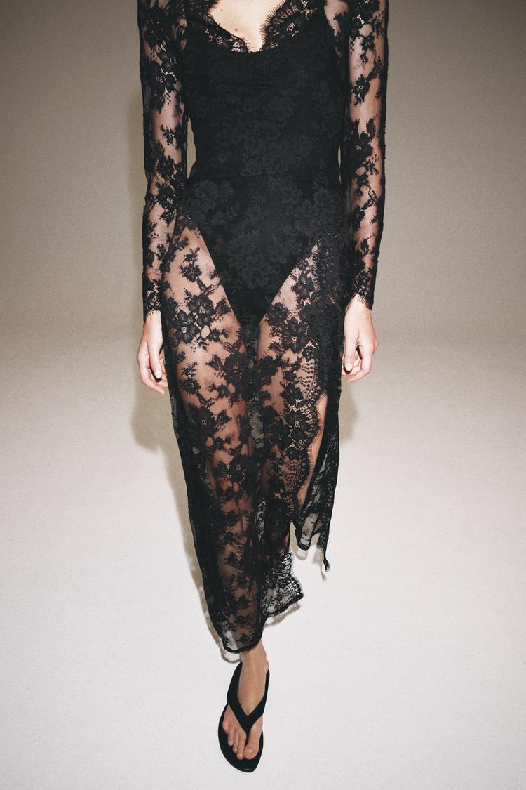 LONG LACE DRESS
