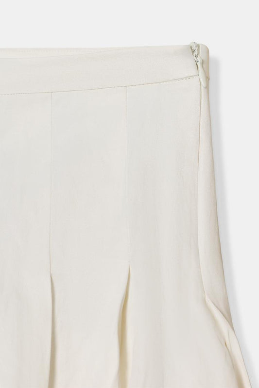SHORT BOX PLEAT BERMUDA SHORTS