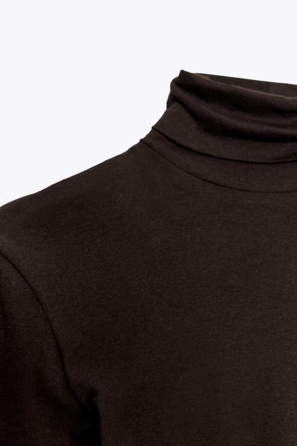 SLIM FIT HIGH NECK T-SHIRT