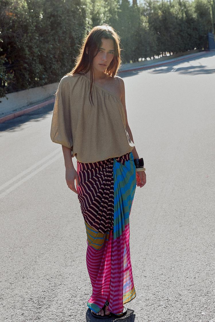 ASYMMETRIC KNIT TOP