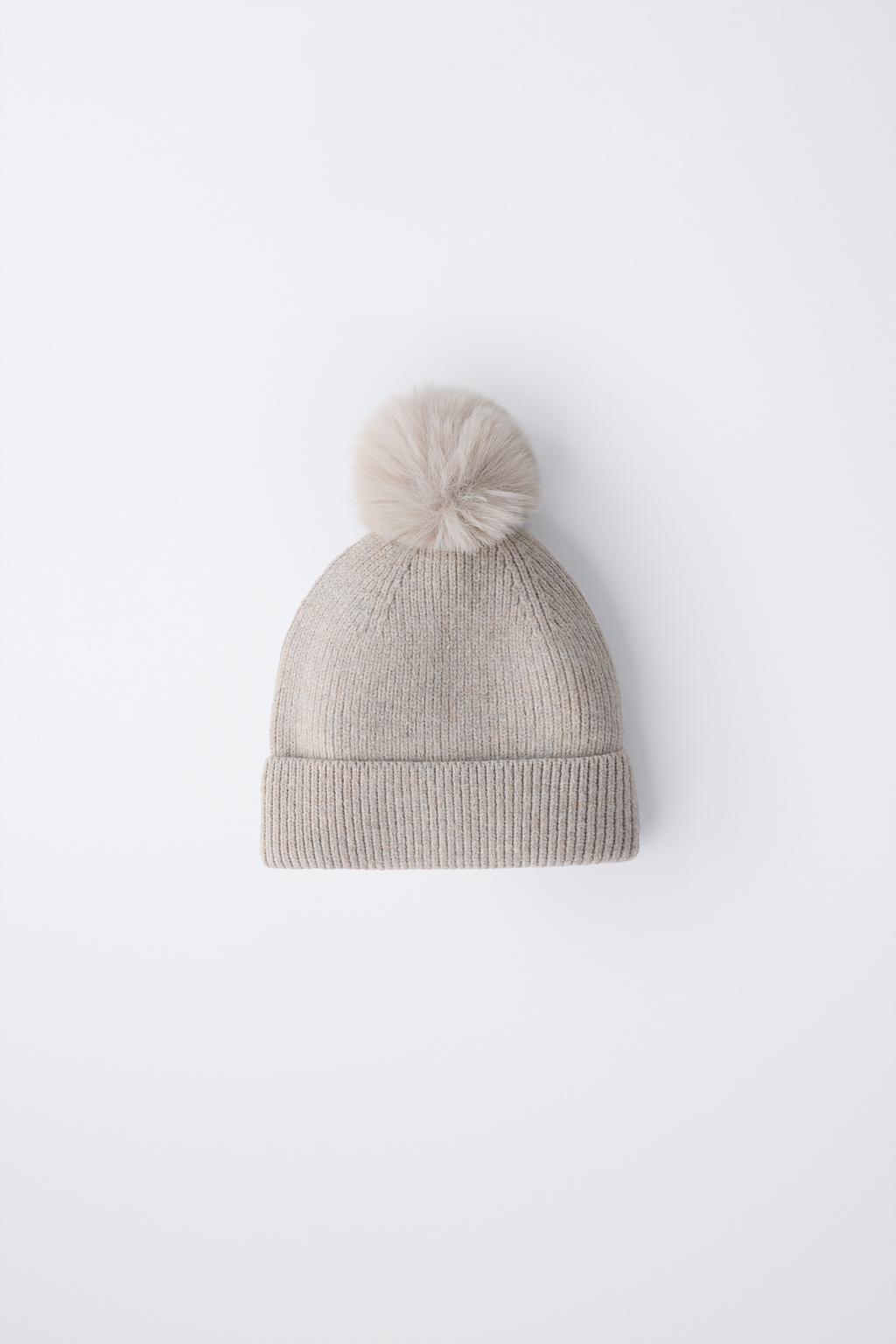KNITTED HAT WITH POMPOM