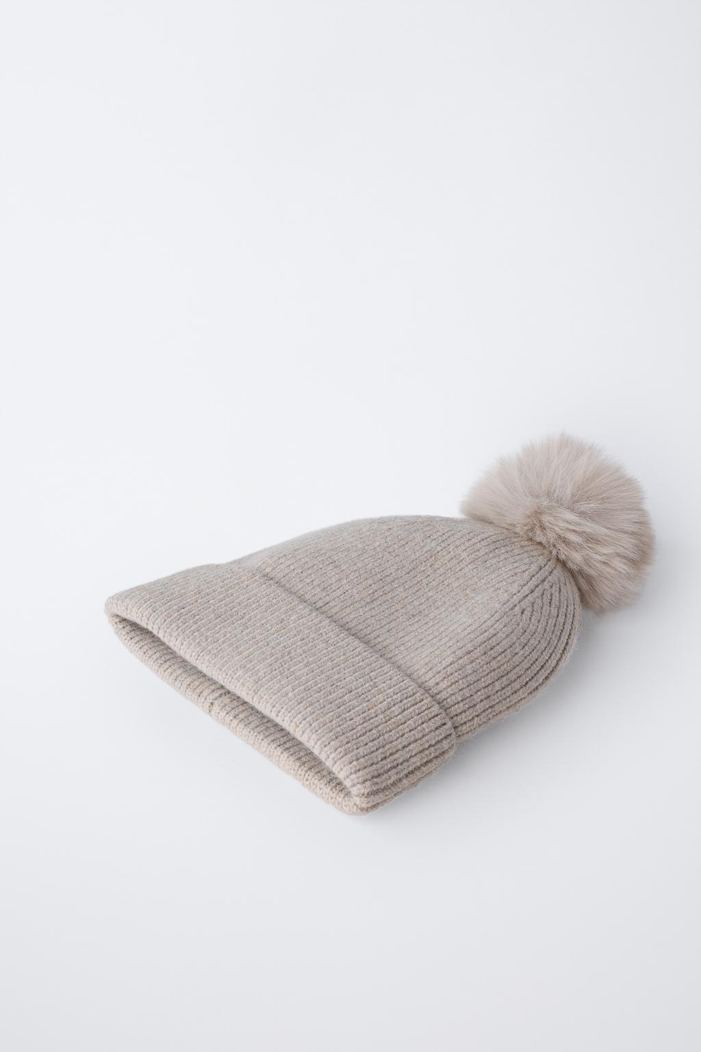 KNITTED HAT WITH POMPOM