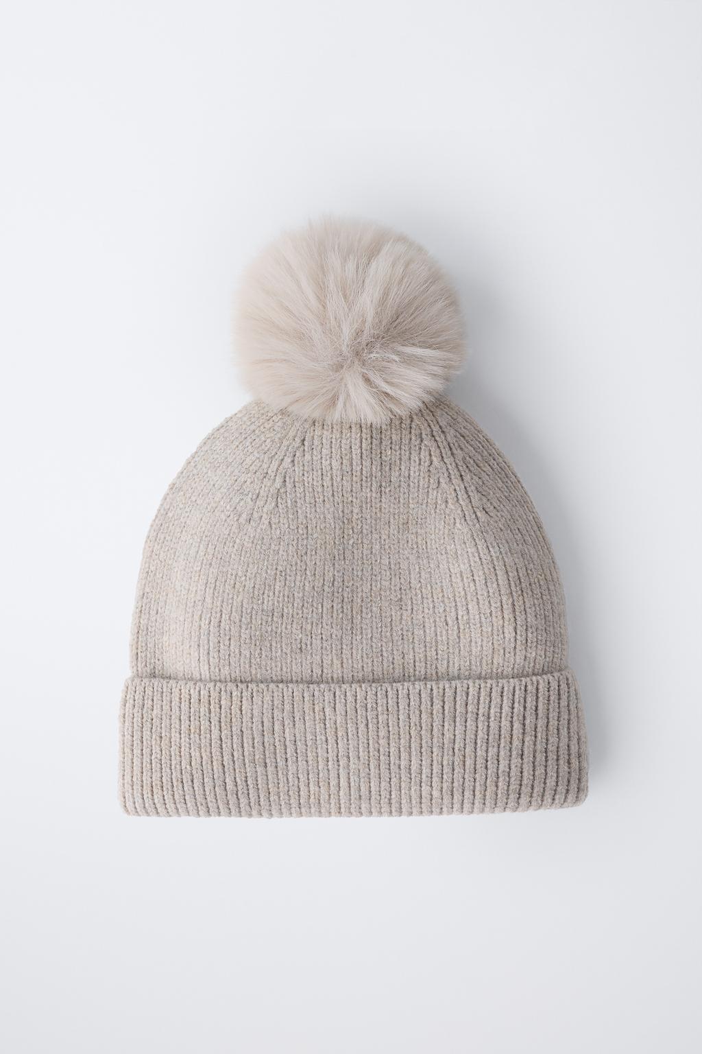 KNITTED HAT WITH POMPOM