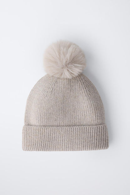 KNITTED HAT WITH POMPOM