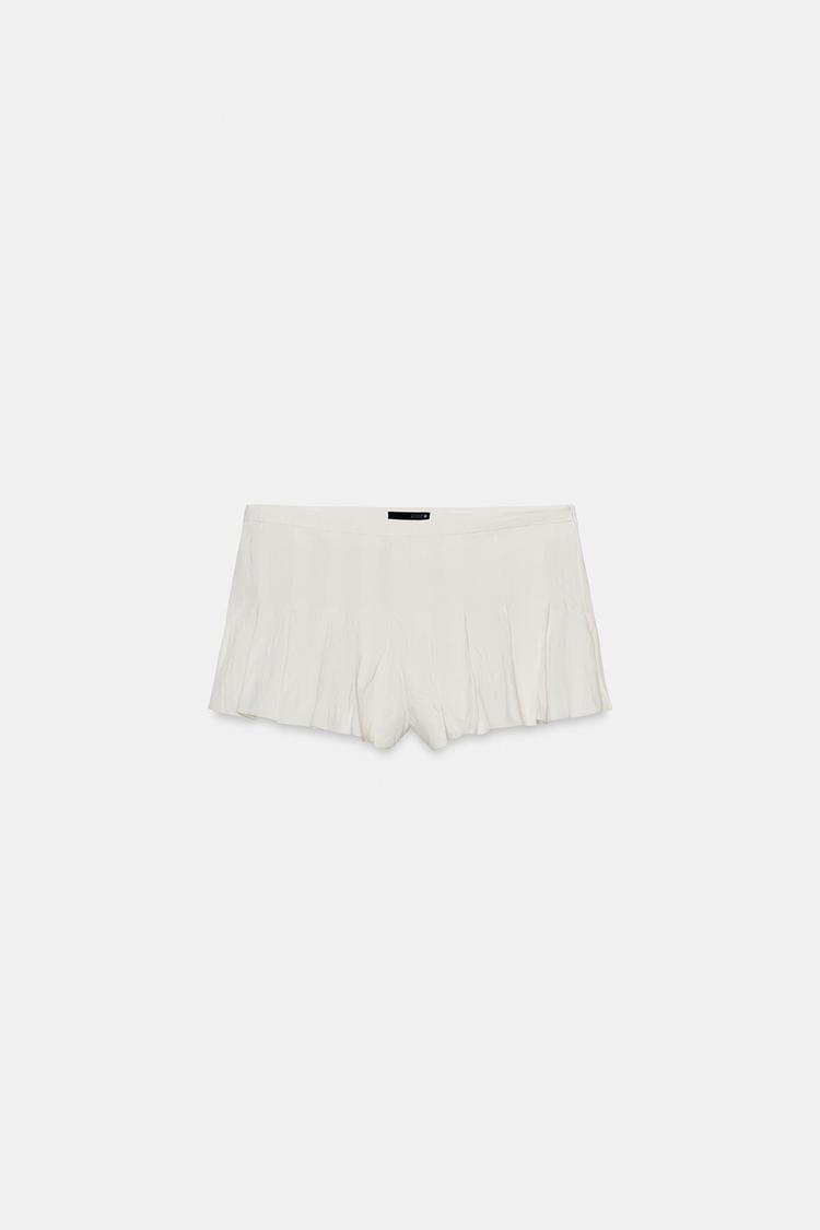 SHORT BOX PLEAT BERMUDA SHORTS