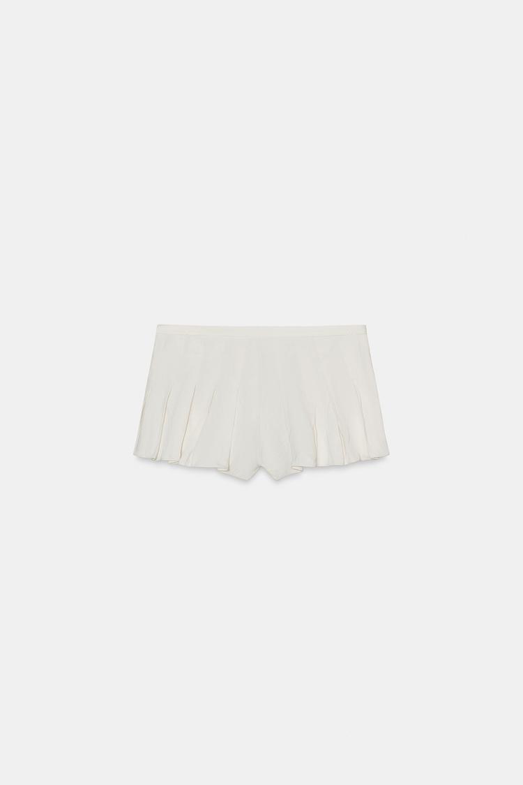 SHORT BOX PLEAT BERMUDA SHORTS