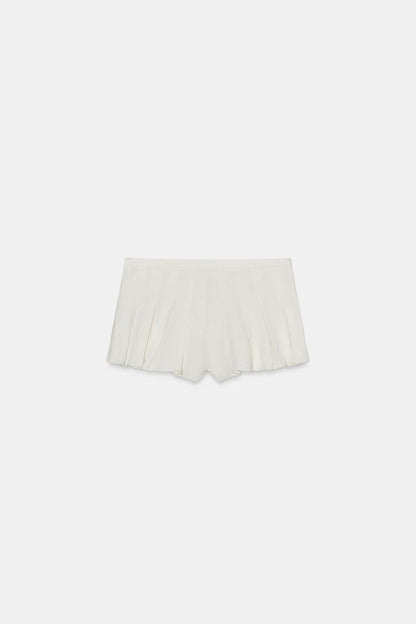 SHORT BOX PLEAT BERMUDA SHORTS
