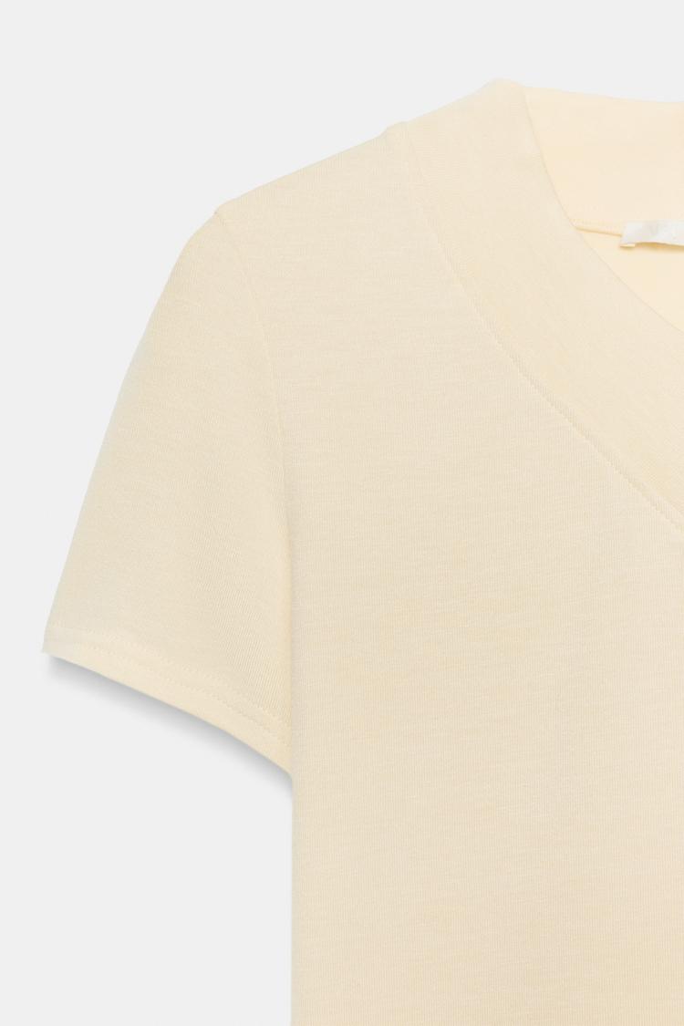 ASYMMETRIC HEM V-NECK T-SHIRT