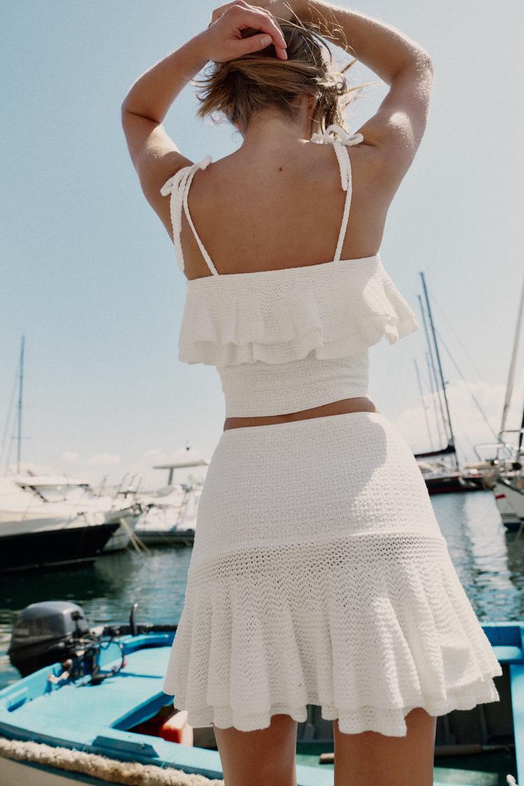 RUFFLED KNIT TOP