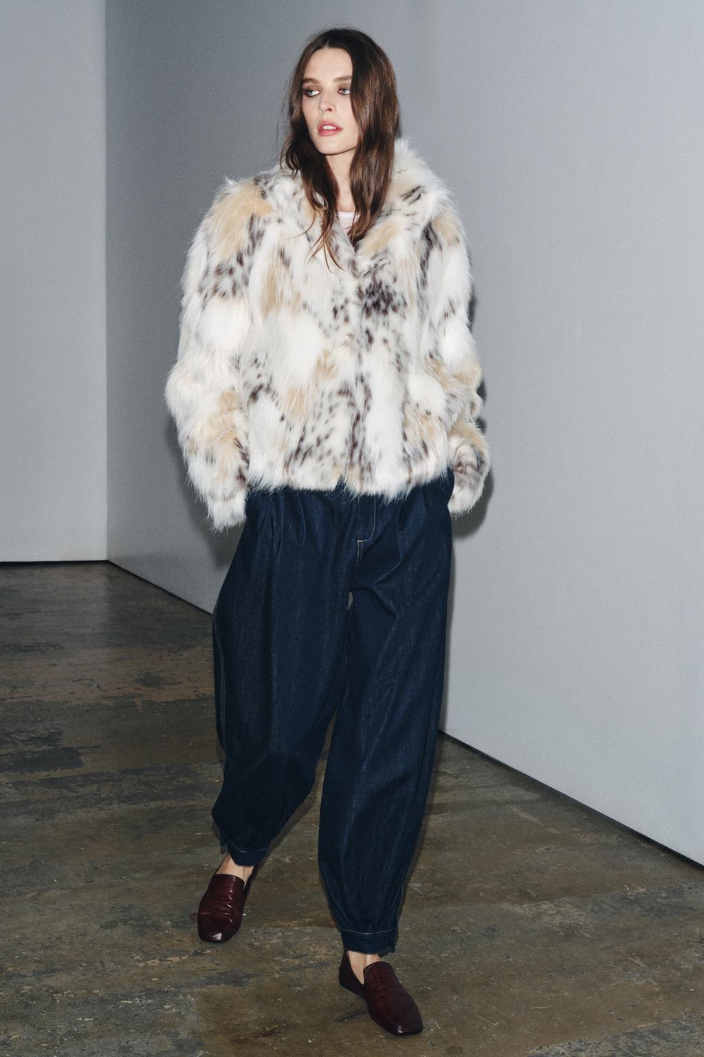 SHORT FAUX FUR COAT