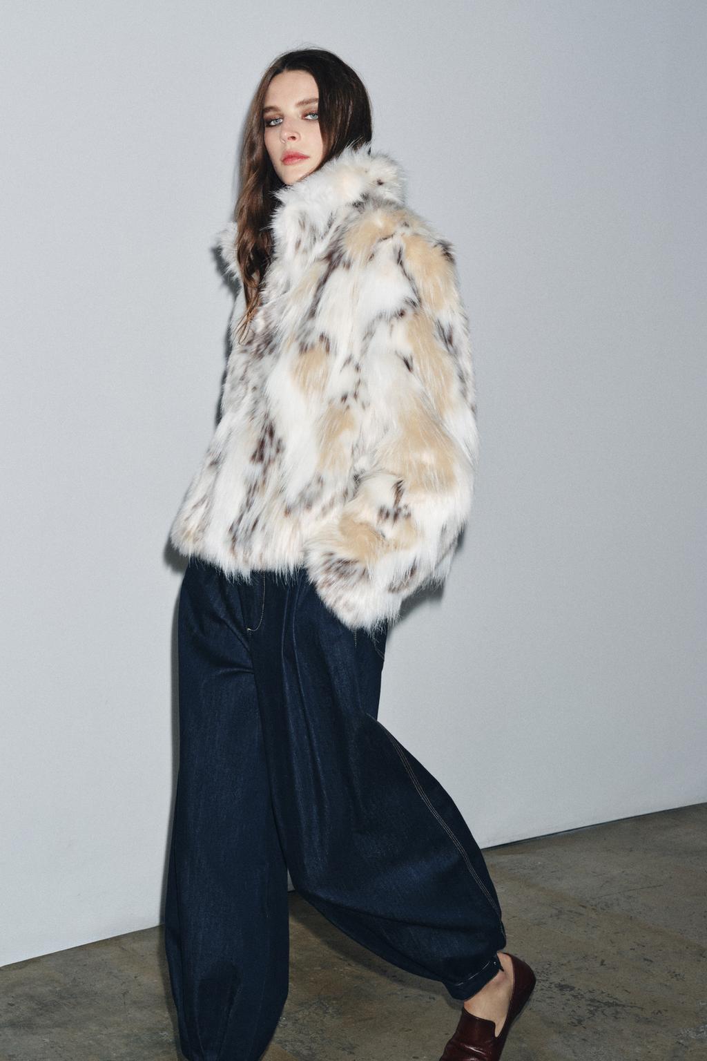 SHORT FAUX FUR COAT