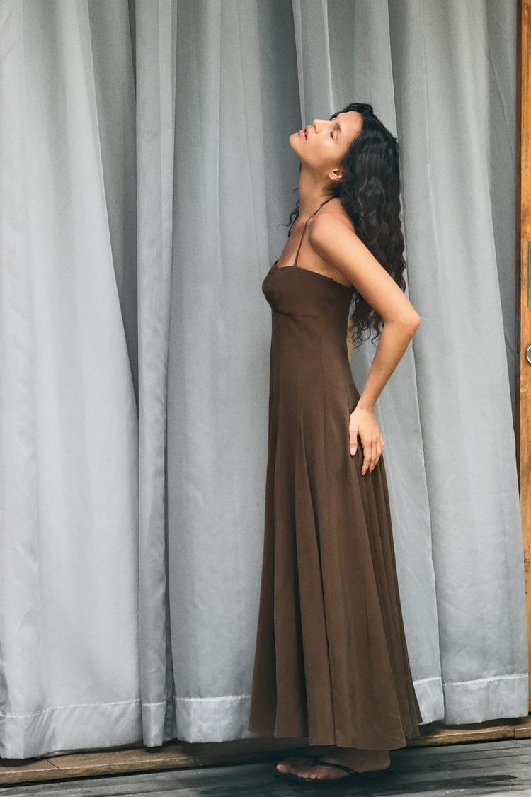 VOLUMINOUS FLOWING HALTER MIDI DRESS