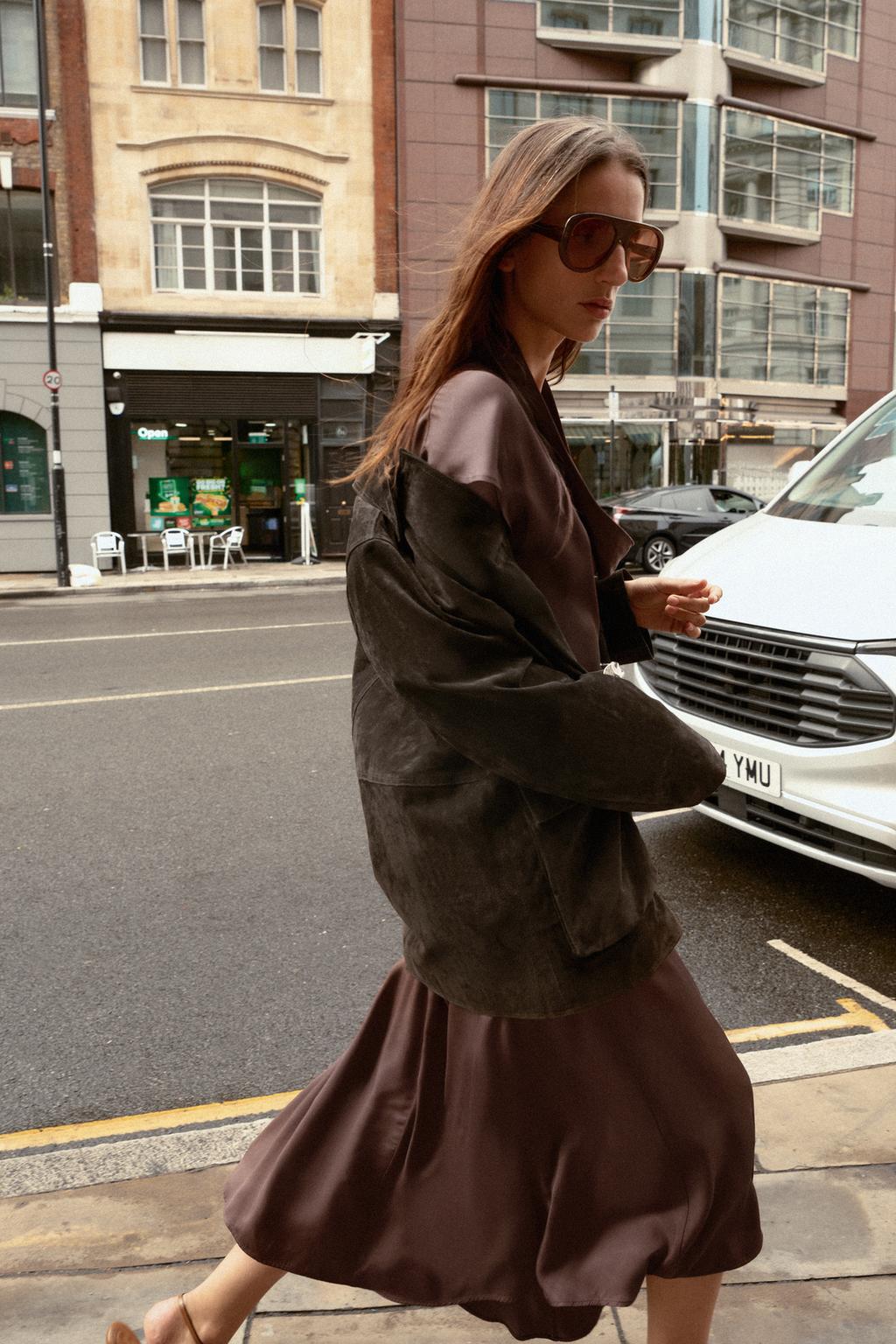 FLOWING NECK MIDI DRESS WITH BELT