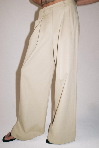 PLEATED WIDE-LEG TROUSERS