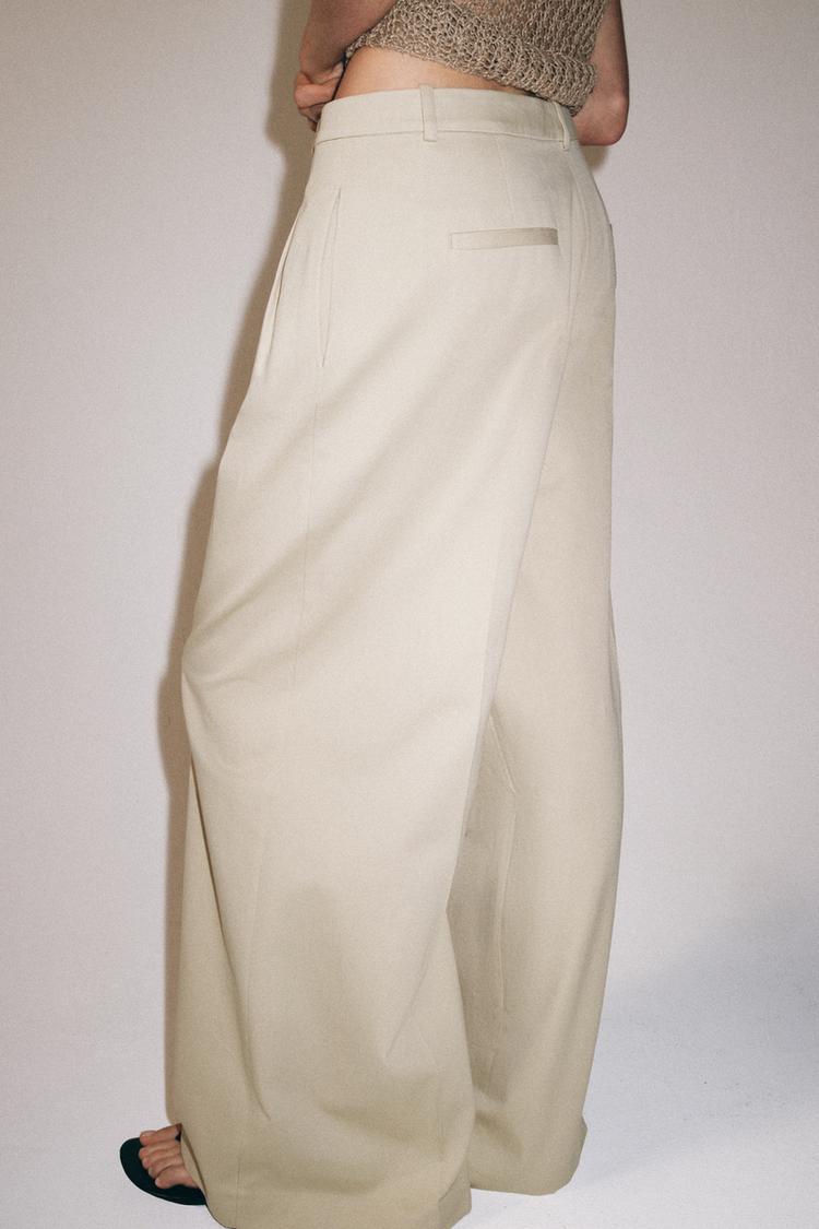 PLEATED WIDE-LEG TROUSERS