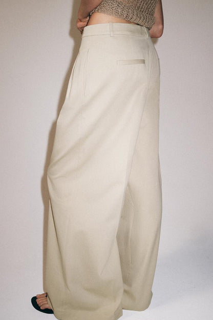 PLEATED WIDE-LEG TROUSERS