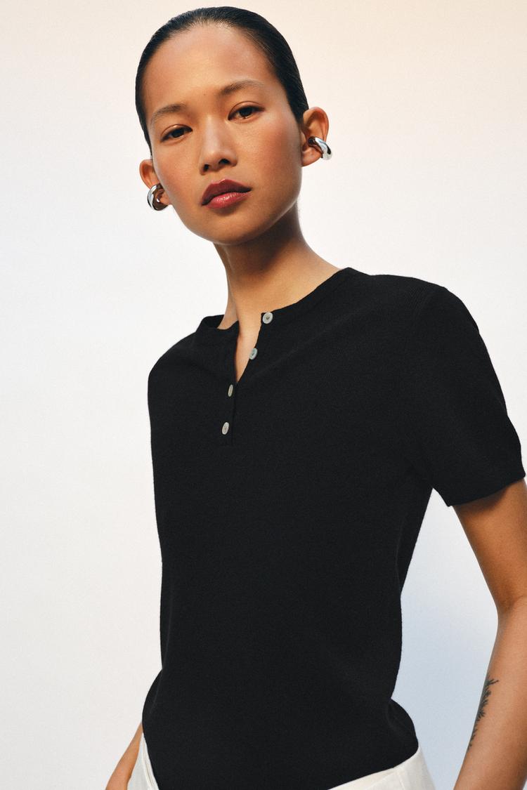 KNIT BUTTON-UP TOP