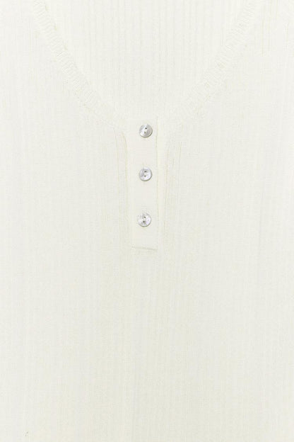 KNIT ROUND NECK TOP