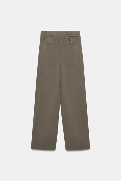STRAIGHT-LEG TROUSERS WITH FRONT SEAM
