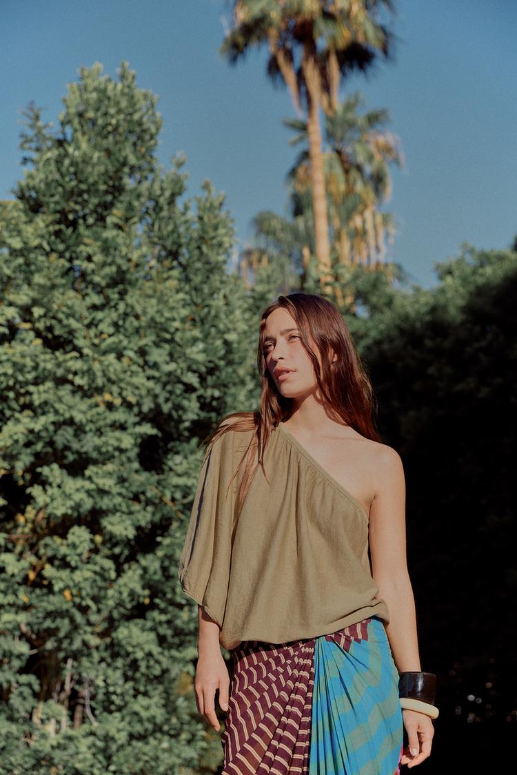 ASYMMETRIC KNIT TOP