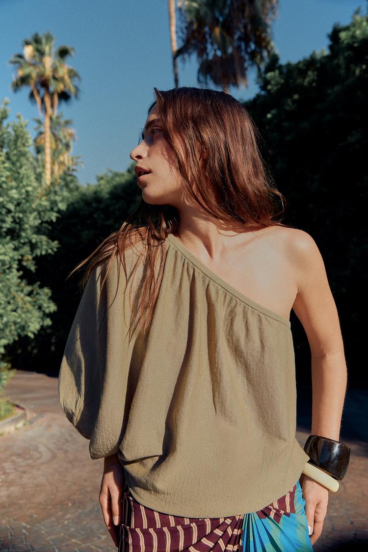 ASYMMETRIC KNIT TOP