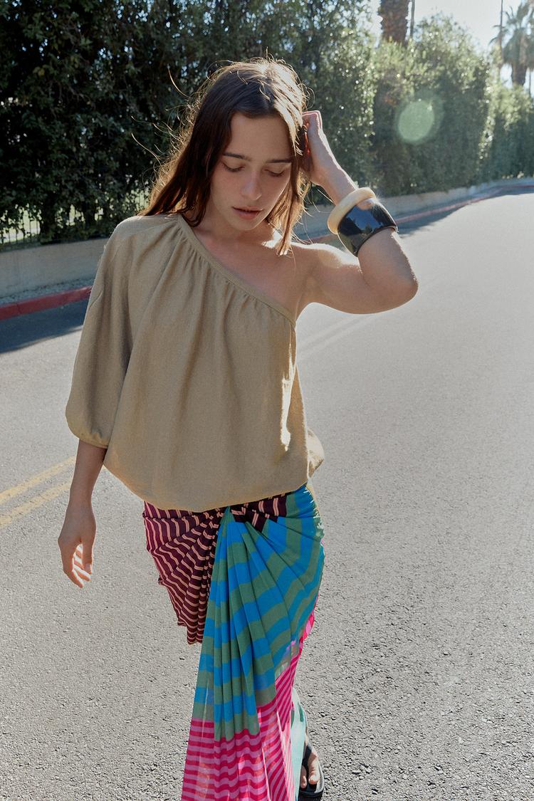 ASYMMETRIC KNIT TOP