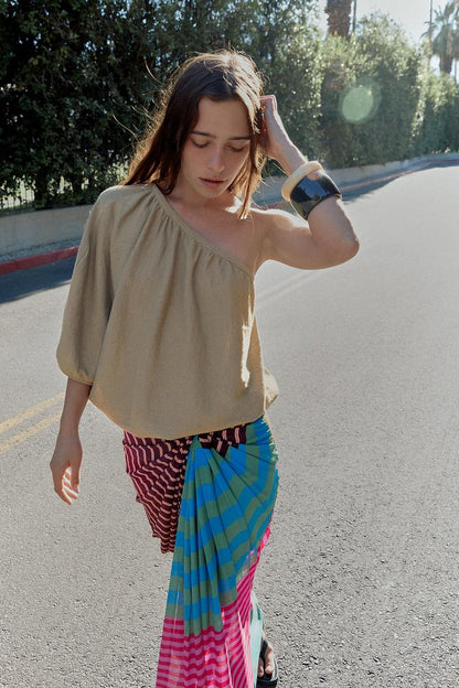 ASYMMETRIC KNIT TOP