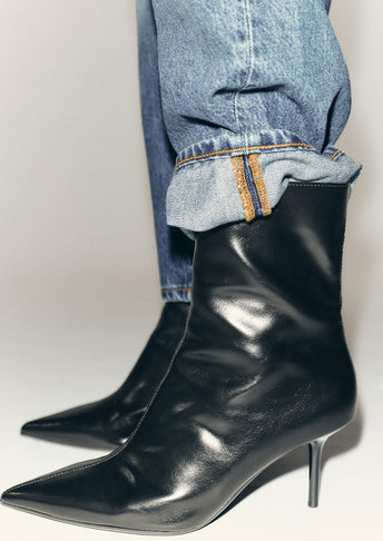 ANKLE BOOTS WITH A CRACKLE EFFECT HEEL